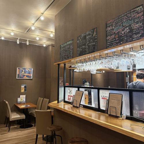 解放感のある、広々としたカウンター席をご用意。