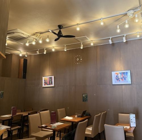 最大22名様までご利用OKなテーブル席を完備！