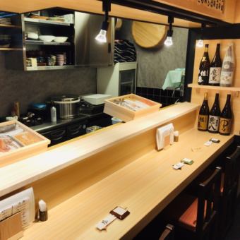 There are 4 counter seats.Enjoy cooking at the counter seating with plenty of live feeling cooking in front of you! Feel free to drop in when you visit Minamisenba.