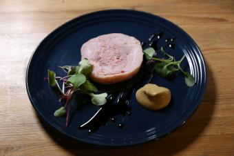 Terrine with one chicken