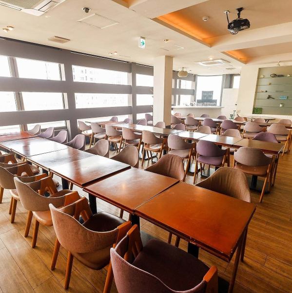 從土浦站東口步行1分鐘！私人樓層最多可容納 45 人！可用於午餐、白天飲料和晚間聚會。此外，3樓的私人房間非常適合與朋友一起喝酒或與家人一起用餐，並且經常被用作公司宴會、派對和發布會的場地。平日可專租該樓層，最多可容納10人！