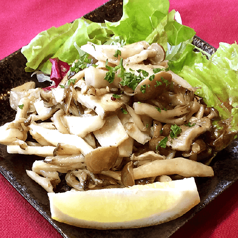 Marinated various mushrooms