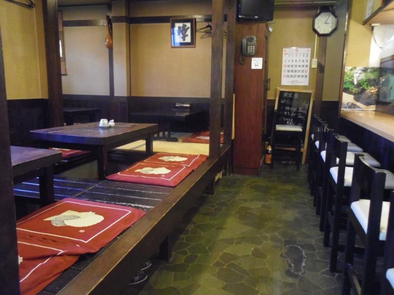 Inside a calm shop full of Japanese atmosphere.There are also moats and tables, so you can eat while relaxing slowly by extending your legs.