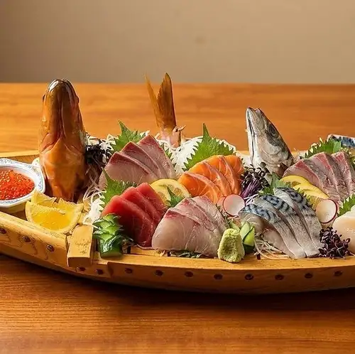 【料理長特選】活魚と刺身の豪華舟盛り
