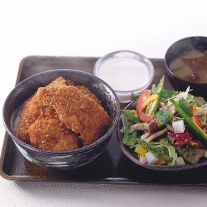 Katsudon salad set ~ A set of salad, miso soup, pickles, and mini dessert that you can choose for the bowl ~