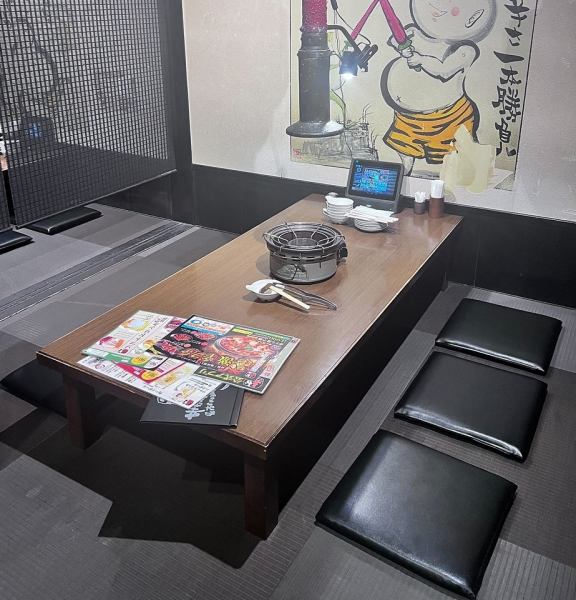 《お座敷席》4名様用、6名様用、最大30名ご利用頂けるお座敷部屋で大宴会も可能！