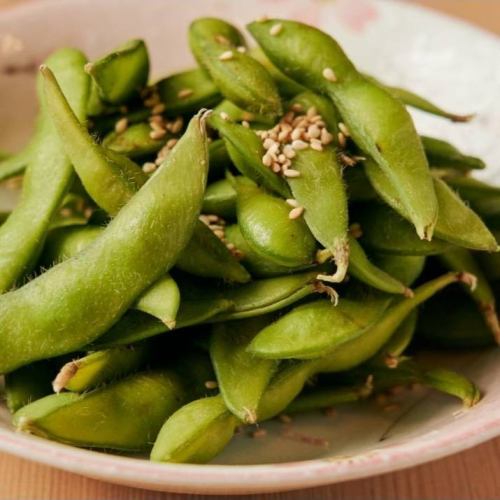 Edamame with carefully selected salt