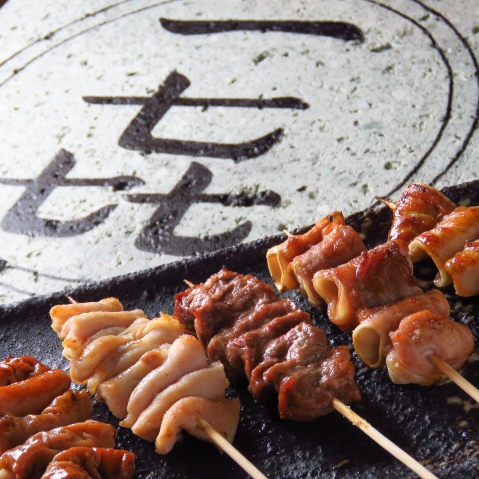 宇都宮の喧騒を離れた隠れ家。カウンターで嗜む至高の焼鳥と美酒