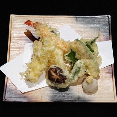 阿波育ち 親子チャーハン/天婦羅の盛合せ