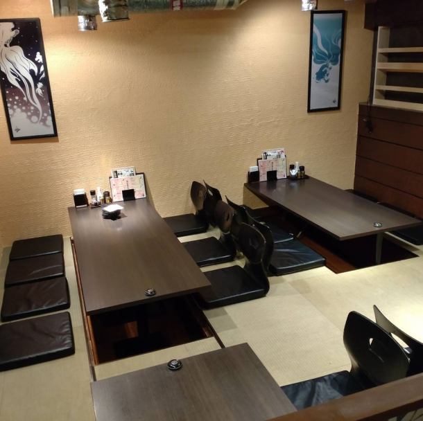 宴会大歓迎!掘りごたつお座敷席では最大20名、テーブル席では最大16名まで。席貸切も承ります。ゆったりと足を伸ばせる掘りごたつ席で、こだわりのお料理を心ゆくまでご堪能ください。大切な仲間との特別な時間をお楽しみいただけます。忘新年会、歓送迎会などの会社宴会や、仲間と家族とゆっくりとお寛ぎください。