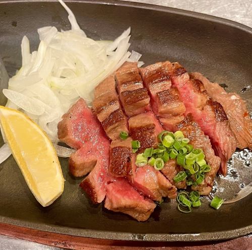 Specialty! Thick-sliced beef tongue steak with a different taste