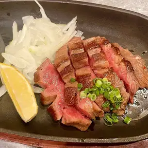 명물! 한 맛도 두 맛도 다른 두꺼운 쇠고기 탄 스테이크 & 쌀 세트