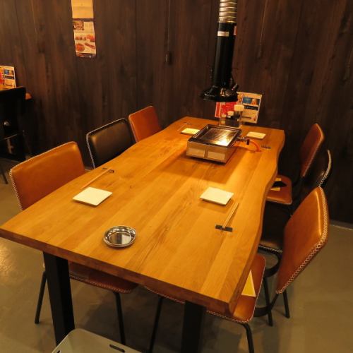 We have table seats for 6 people! We can connect the seats to accommodate a large number of people ◎ Please feel free to contact us!