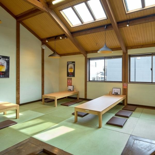 2階には~20名様までご案内できる自慢のお座敷があります!広々とした宴会個室で会社宴会や打ち上げ、お集まりなど様々なシーンにおすすめです♪靴を脱いでくつろげる座敷席のため、どなた様ものんびりお過ごしいただけます。※お昼の宴会は1週間前までにご相談ください