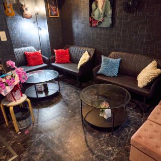 【6名掛けテーブル席】中規模なお集まりにも対応可能なお席です。