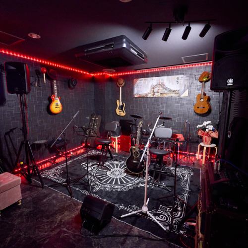 歌が響く、みんなで盛り上がれる空間です！