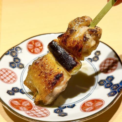 炭火で焼いた新鮮な国産鶏