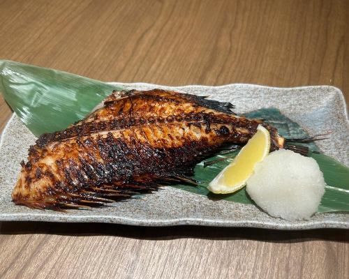 Grilled red fish lees