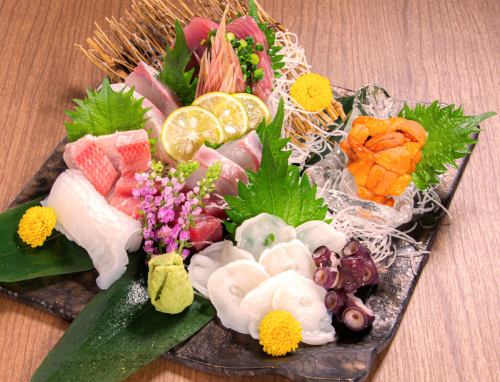 【鮮度抜群素材と料理人こだわりの捌き】おまかせ鮮魚盛り合わせ