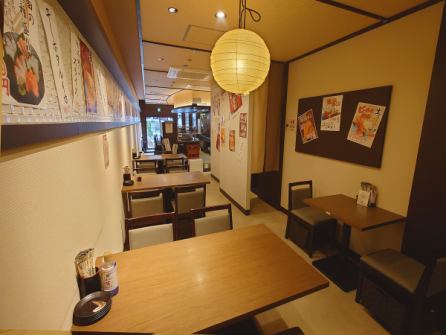 明るく開放的な店内が自慢の当店では、少人数グループから20名様以上の団体まで幅広く対応可能です♪宴会や歓送迎会なども大歓迎！またカウンター席も完備しておりお一人様も大歓迎♪14時30分から深夜2時まで営業していますので、昼呑み、お仕事帰りに一杯、2件目3件目にもぴったり◎ぜひ幅広いシーンでご利用ください！