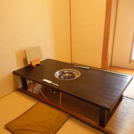 The private room for 2 people can be used from 2 people.