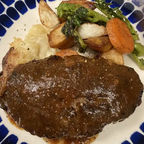 精致的半釉汁和正宗的西餐