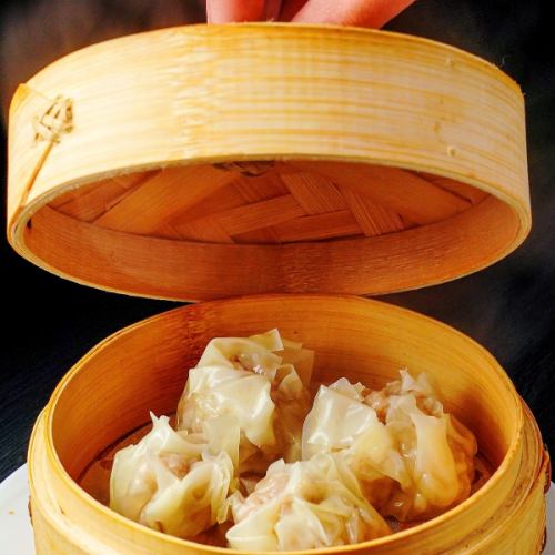 [All-you-can-drink all-you-can-drink for 980 yen~♪] We have a wide variety of dishes that go well with alcohol! The juicy handmade [Meat Shumai] starts at 550 yen.