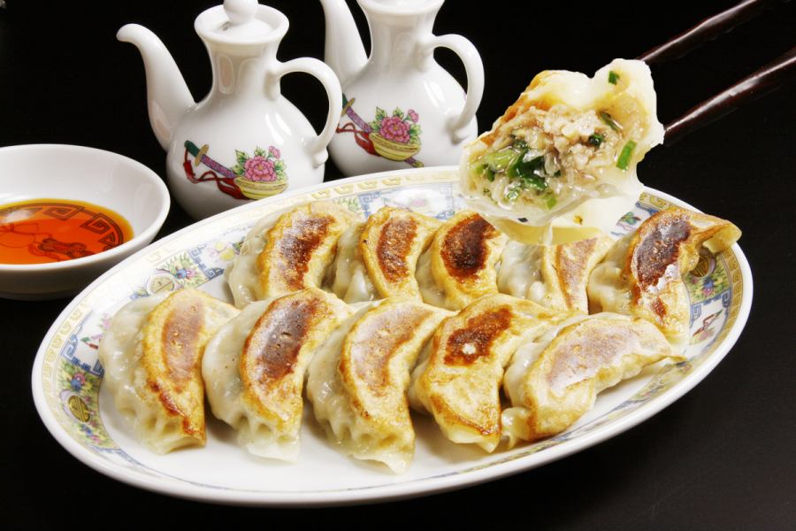 [Authentic dim sum prepared by master chef] Juicy and juicy!! Standard "fried gyoza" with feathers