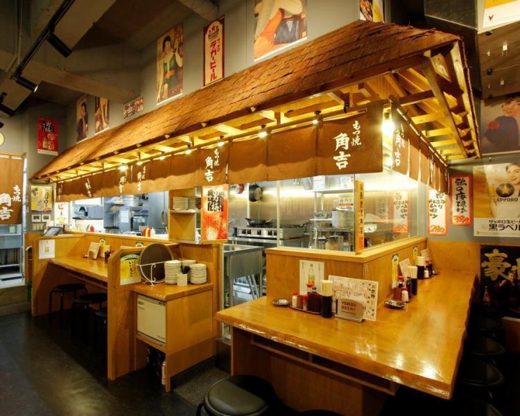 カウンター席、お1人様でも気軽に利用できます