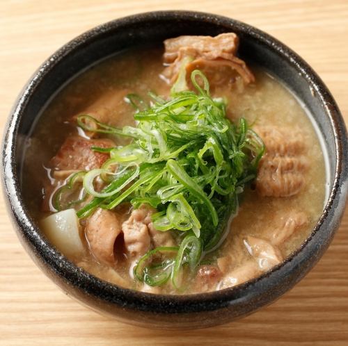 心も温まる名物もつ煮!職人のこだわりが詰まった一皿