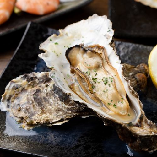 广岛特产的带壳牡蛎，海鲜种类也很丰富。