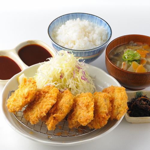[Standard set meal] Tonkatsu set meal (here) 990 yen (tax included)