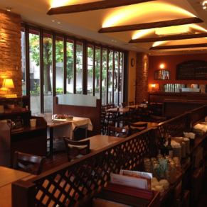 ゆったりとした解放感のある店内で絶品イタリアンを楽しみながら歓送迎会はいかがでしょうか？主役も喜ぶこと間違いなし♪