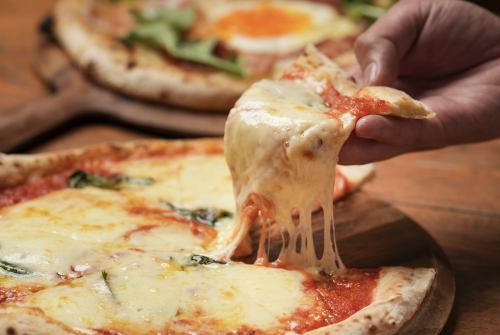 ピッツァの外はサクッと、中はふんわりとした絶妙な食感