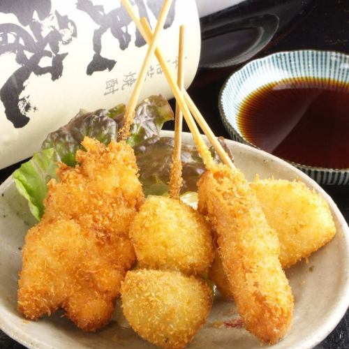 You can enjoy both Yakitori and deep-fried rice cakes ♪