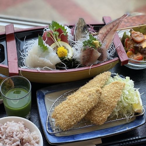 A popular lunch made with seasonal fish, frying oil, and seasonings♪