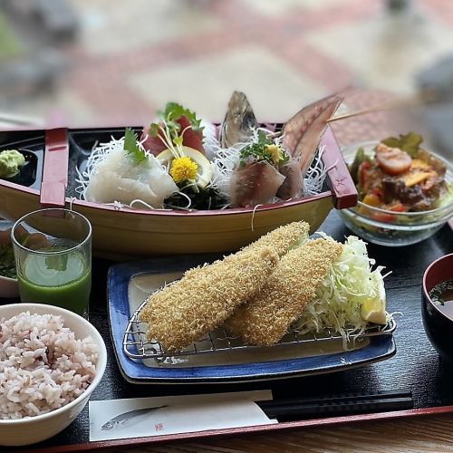 Fried horse mackerel and sashimi set meal
