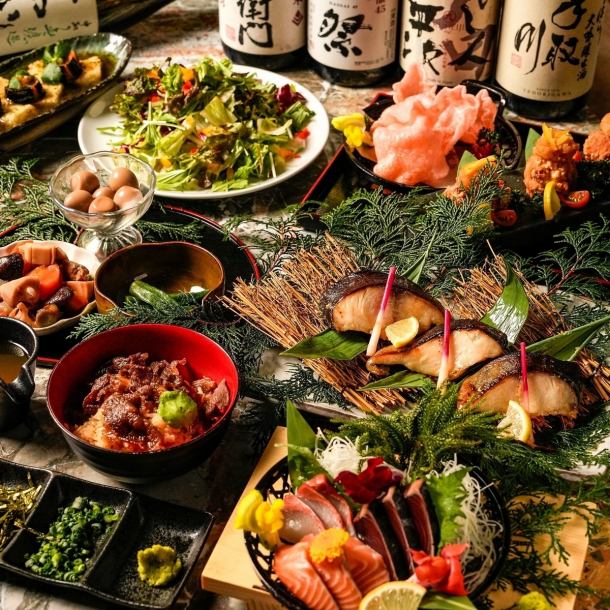 【最大100名様まで個室宴会OK！】プライベートな空間をお愉しみいただける個室をご用意しております。合コンや会社宴会、貸切にぜひご利用ください。さらに、団体様予約でお得な特典も！