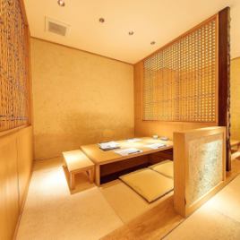 Complete private room with all seats in a calm atmosphere with the theme of Japanese and modern ♪ Complete private room seating for 2 people ~ groups ♪ Private private room space perfect for entertainment and banquets near Sakae Station ♪