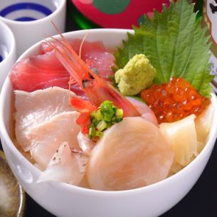 Bowl of rice topped with sashimi