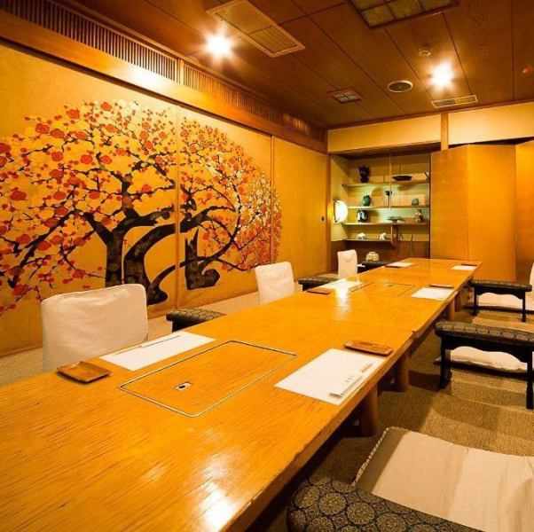 [Ume no Ma] A luxurious space with a spacious private room.This room is ideal for entertaining, having dinner, and meeting face-to-face.