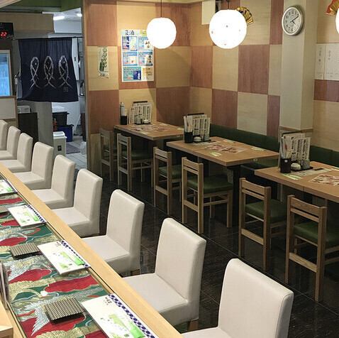 店舗は和の趣を感じさせるデザインで、温もりある色調と清潔感でリラックスできます。最寄駅からのアクセスも便利で、初めて訪れる方にもわかりやすい立地。心配りの行き届いたサービスで、どなたでも安心して過ごせるよう心掛けております。おもてなしの心を大切にし、お客様にとって快適な時間をご提供いたします◎