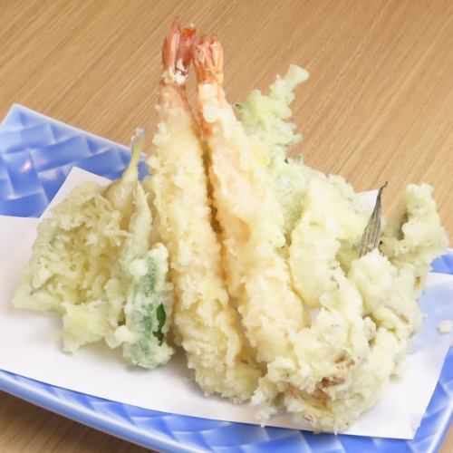 揚げたての香ばしさが魅力の天ぷらと日本酒