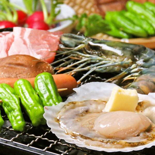 在炉膛上烤制时令食材♪主要以长崎的新鲜鱼和长崎的蔬菜为食★也有北海道扇贝！