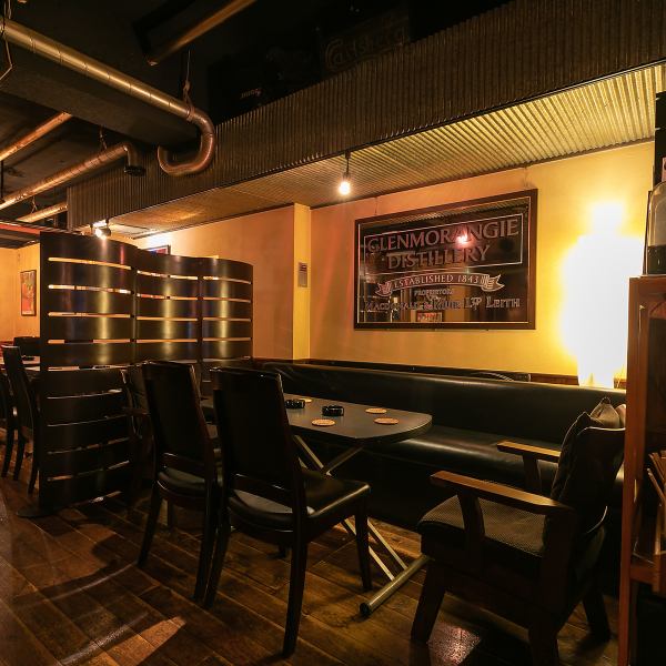 最大50名様までOK！大画面スクリーンで上映される映画やライブDVD、観戦もOK！！広い店内はウエディングの２次会等にもピッタリ！シャンパンタワーやウェルカムボードなど嬉しい特典つきのパーティプランもご用意！