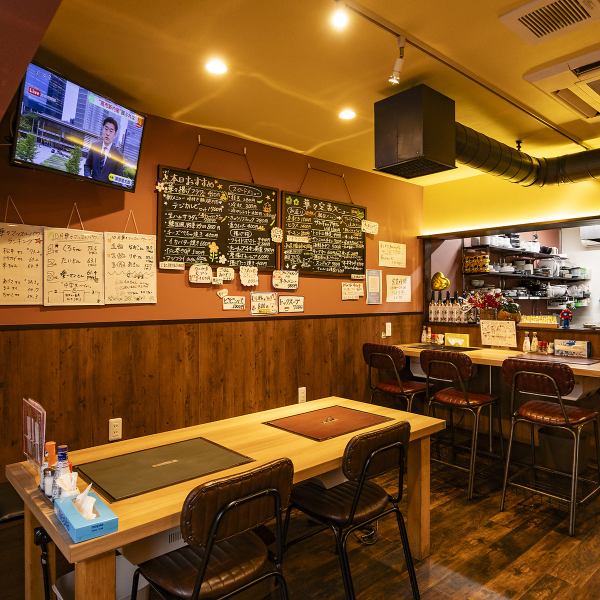 テーブル席とカウンター席をバランスよく配置♪飲み会や女子会、ご家族での食事、一人飲みまで幅広いシーンに対応〇落ち着いた照明とゆったりした空間で、韓国料理を心ゆくまで楽しめます★人数や目的に応じて柔軟にご案内可能なので、初めての方も安心してご利用いただけます◎