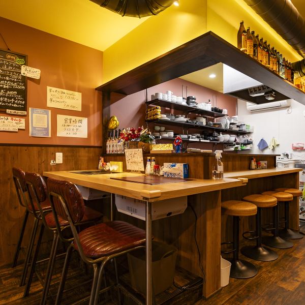 カウンター席は、焼き台付きが3席、焼き台なしが4席の計7席をご用意◎お仕事帰りにふらっと立ち寄って、軽く一杯楽しみたい方にぴったり〇一人飲みはもちろん、2軒目利用や女子会の〆にもおすすめ★スタッフとの距離も近く、料理の話やおすすめを聞きながら過ごす時間も魅力のひとつです♪