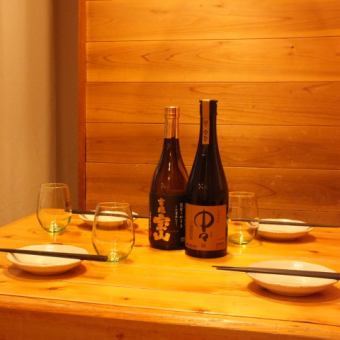 Enjoy the cozy grain of wood and enjoy sake and seasonal dishes.