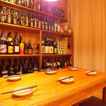 Somewhere in the spacious wooden store is nostalgic...Enjoy delicious sake and seasonal dishes in a warm and cozy atmosphere.