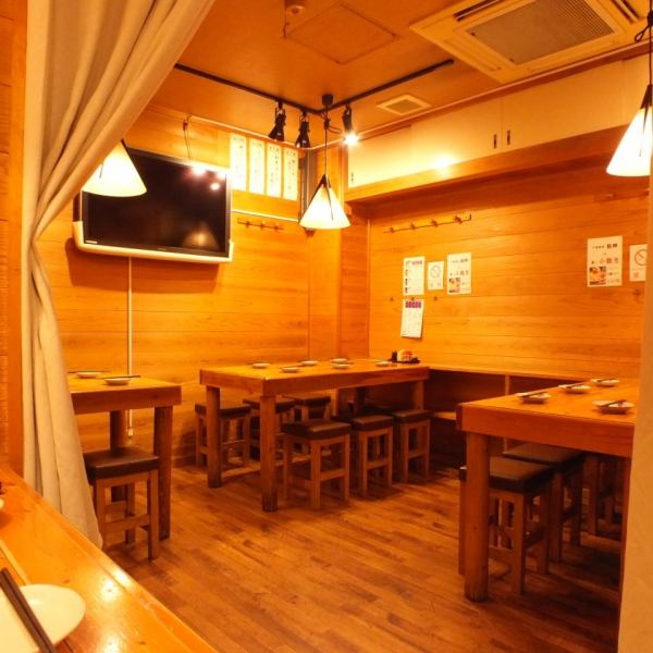 It can be reserved for a 5,500 yen course for groups of 25 or more.We offer courses starting from 4,500 yen (excluding tax) where you can enjoy fresh fish delivered directly from Tsukiji! You can also order all-you-can-drink options.The table is wide, so you can enjoy your meal slowly and comfortably!